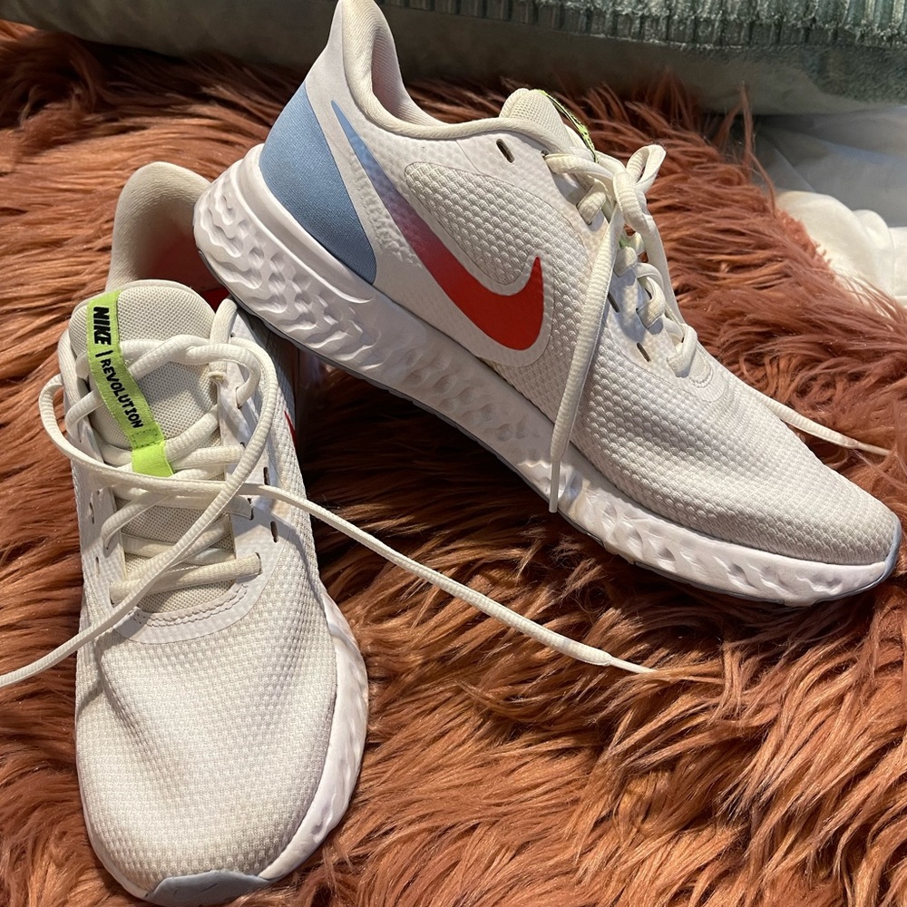 Nike Revolution 5